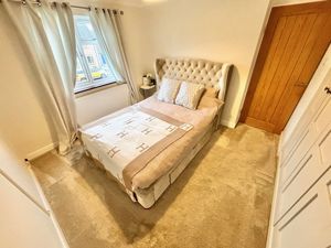 Bedroom- click for photo gallery